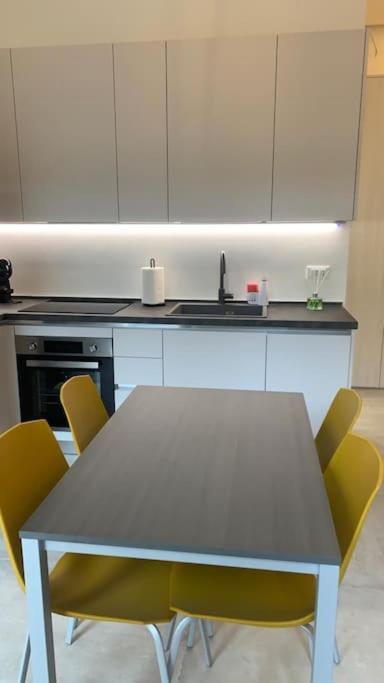 Dimora Di Privacy Fronte Parco E Ospedale Di Monza Apartamento Lissone Exterior foto